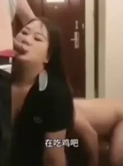 看看绿主是怎么征服夫妻两人的！ 绿主毫不留情扯着老婆头发后入 [01:13]