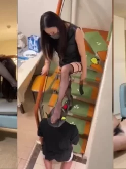 淫妻调教绿帽老公：脚踩狗头羞辱，与情夫做爱绿奴跪舔交合处侍奉！ [46:00]