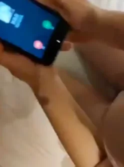 一边接男朋友电话一遍给主人口 [01:00]