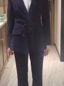 媚黑女友穿着严肃的正装亲手给我带上贞操锁 [00:31]